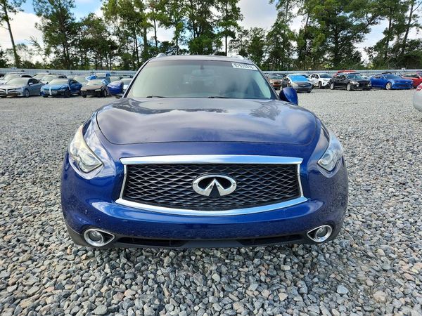 2017 INFINITI QX70