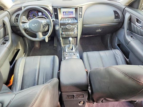 2017 INFINITI QX70