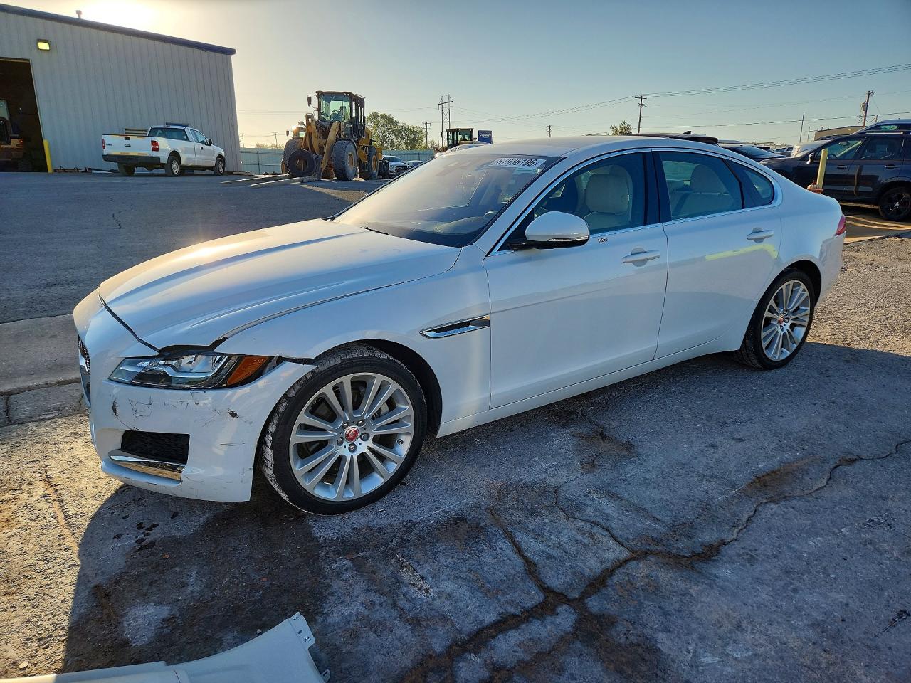2019 JAGUAR XF Prestige — Front 3/4