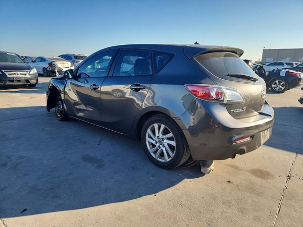 2013 MAZDA 3