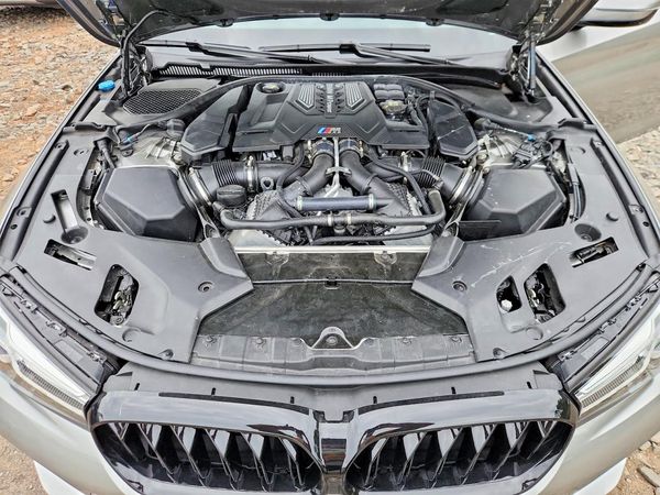2023 BMW M5