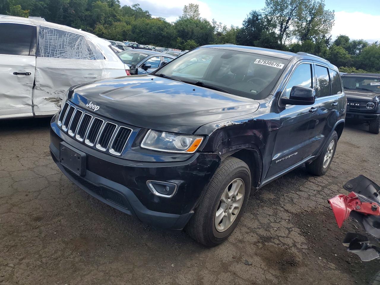 2014 JEEP CHEROKEE Laredo — Front 3/4