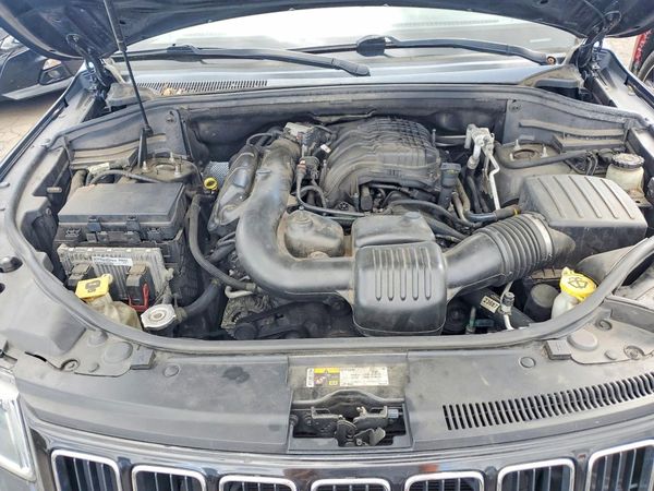 2014 JEEP CHEROKEE Laredo — Engine bay