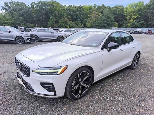 2024 VOLVO S60
