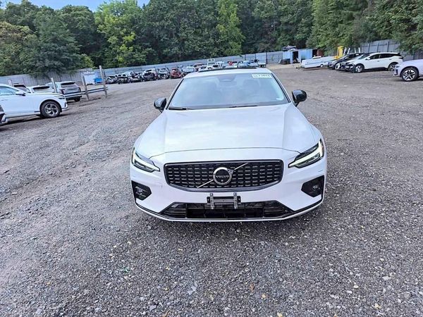 2024 VOLVO S60