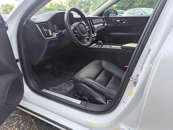 2024 VOLVO S60