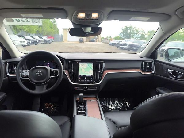2024 VOLVO S60