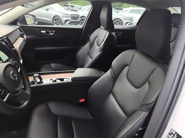 2024 VOLVO S60