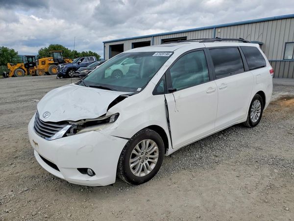 2013 TOYOTA SIENNA
