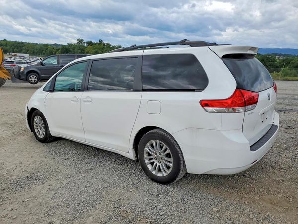 2013 TOYOTA SIENNA