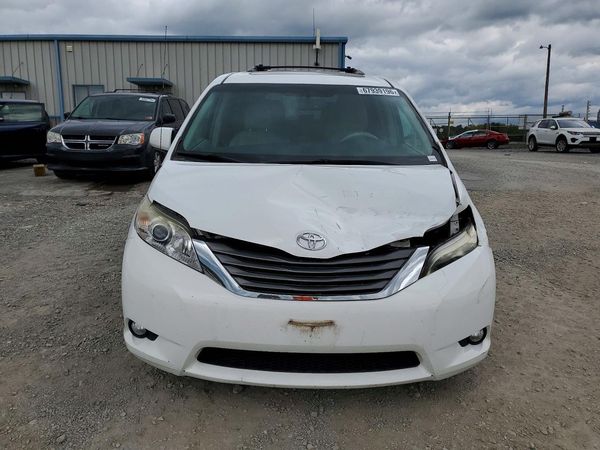 2013 TOYOTA SIENNA