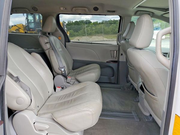 2013 TOYOTA SIENNA