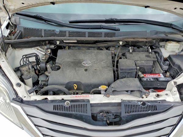 2013 TOYOTA SIENNA