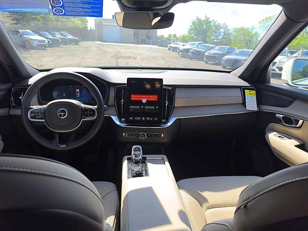 2026 VOLVO XC90