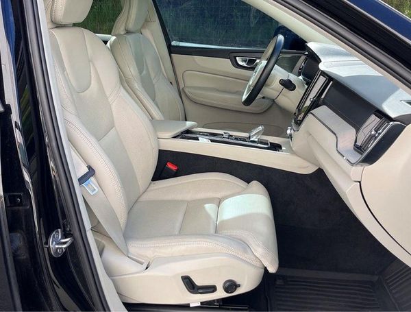 2022 VOLVO XC60 Inscription
