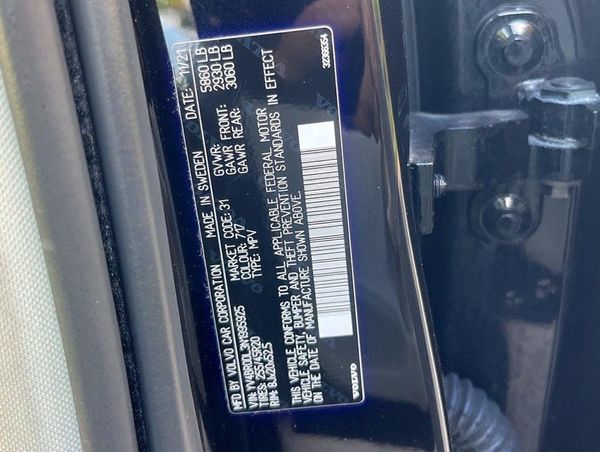 2022 VOLVO XC60 Inscription