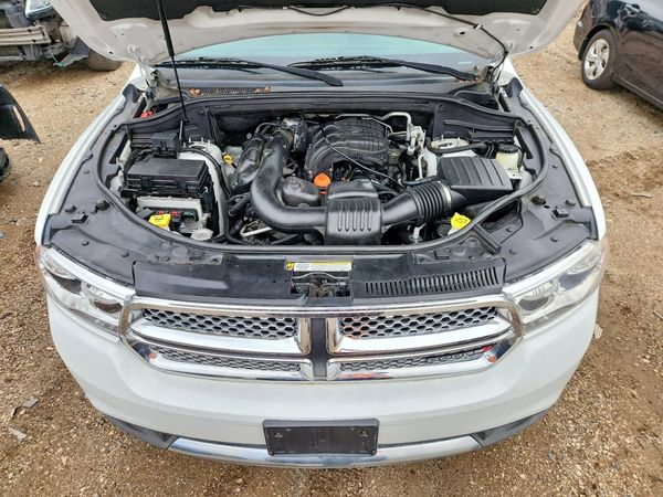 2013 DODGE DURANGO Citadel — Engine bay