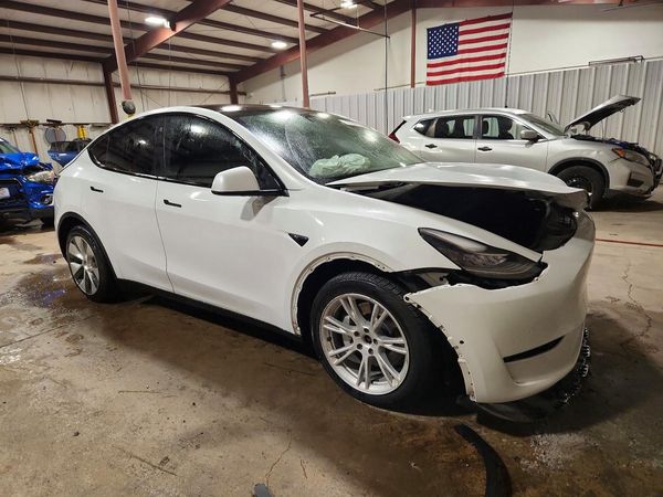 2021 TESLA MODEL Y — Passenger 3/4