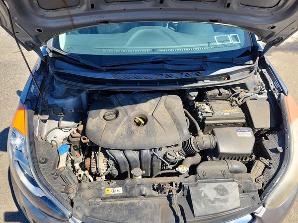 2012 HYUNDAI ELANTRA
