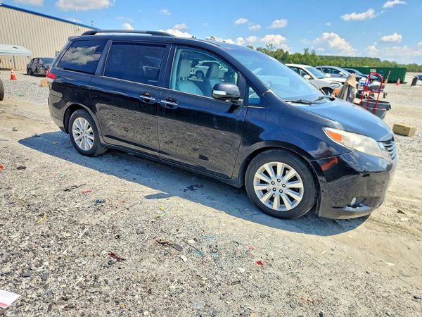 2013 TOYOTA SIENNA