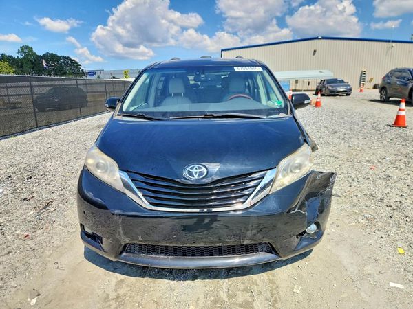2013 TOYOTA SIENNA