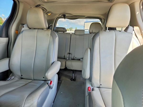 2013 TOYOTA SIENNA