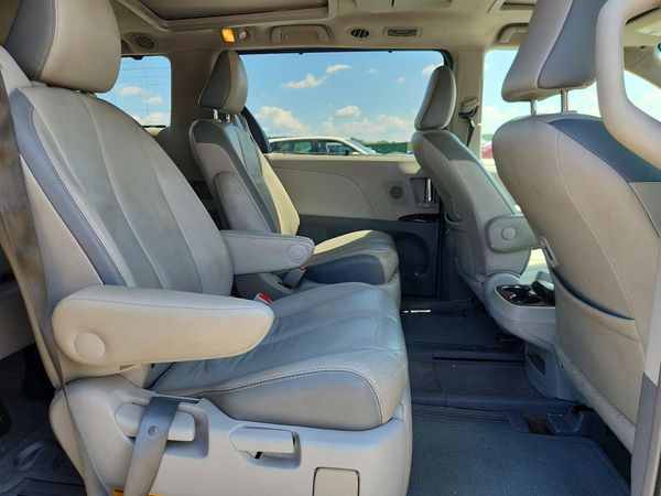 2013 TOYOTA SIENNA