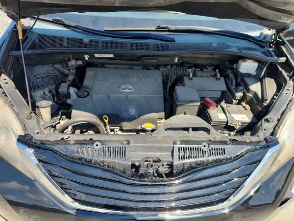 2013 TOYOTA SIENNA
