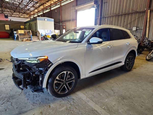 2025 AUDI Q5 — Front 3/4