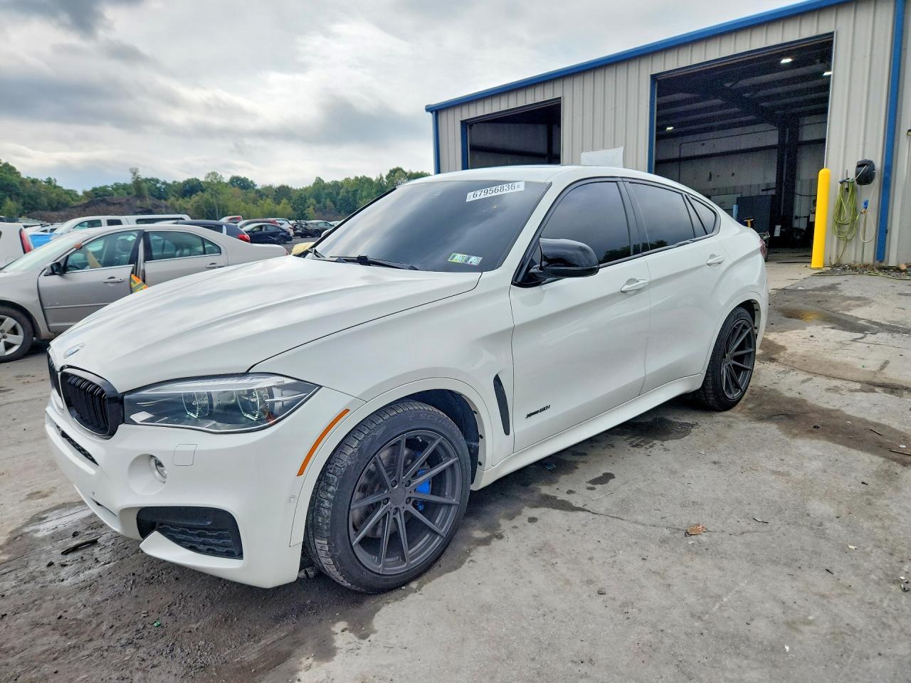2018 BMW X6 xDrive50i — Front 3/4