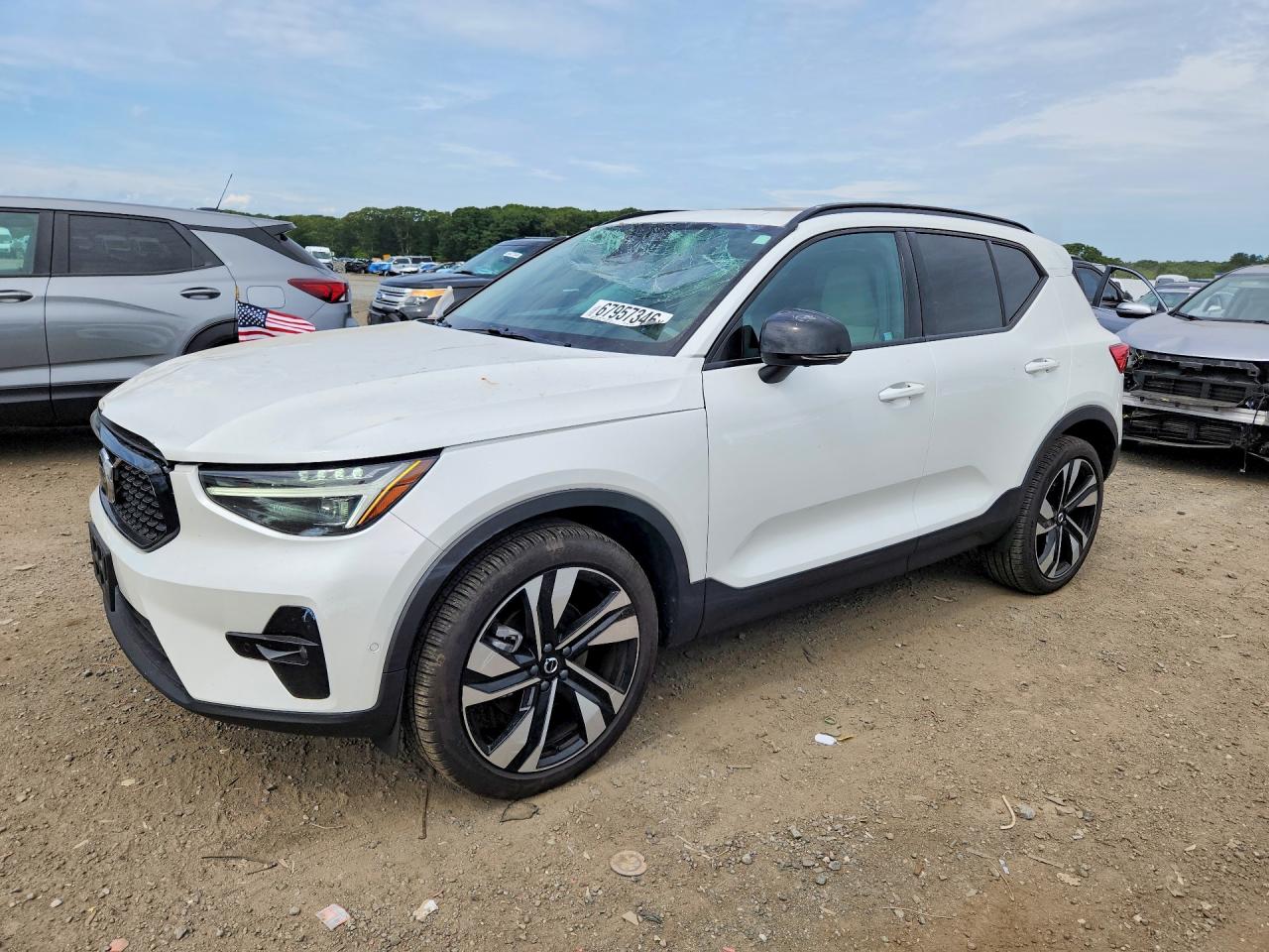 2025 VOLVO XC40 Plus Dark