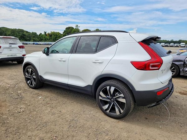 2025 VOLVO XC40 Plus Dark