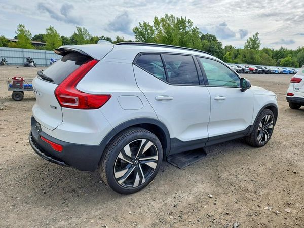2025 VOLVO XC40 Plus Dark