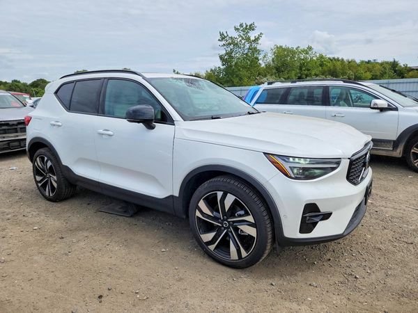 2025 VOLVO XC40 Plus Dark