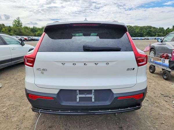 2025 VOLVO XC40 Plus Dark