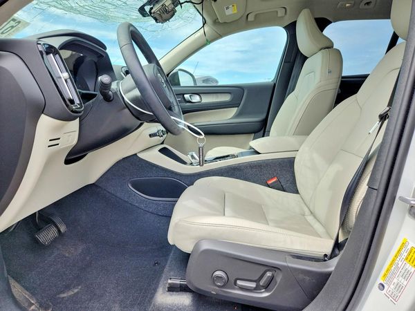 2025 VOLVO XC40 Plus Dark