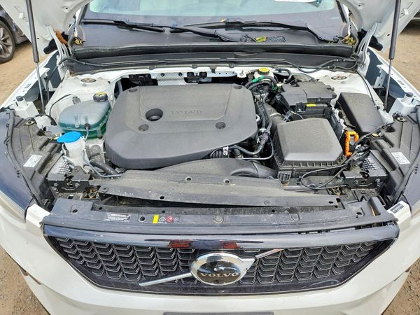 2025 VOLVO XC40 Plus Dark