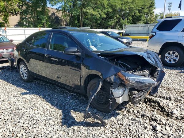 2017 TOYOTA COROLLA — Passenger 3/4