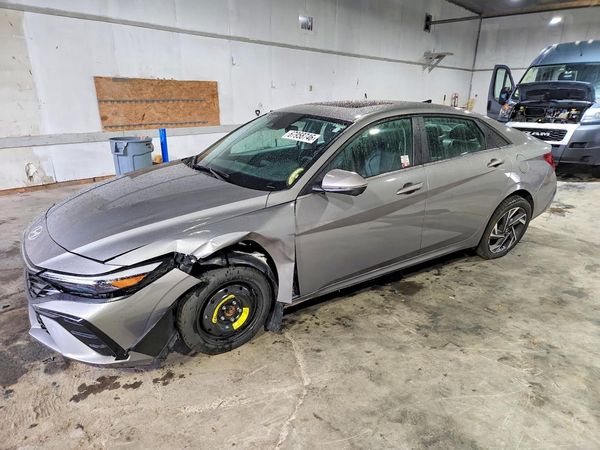 2024 HYUNDAI ELANTRA Limited