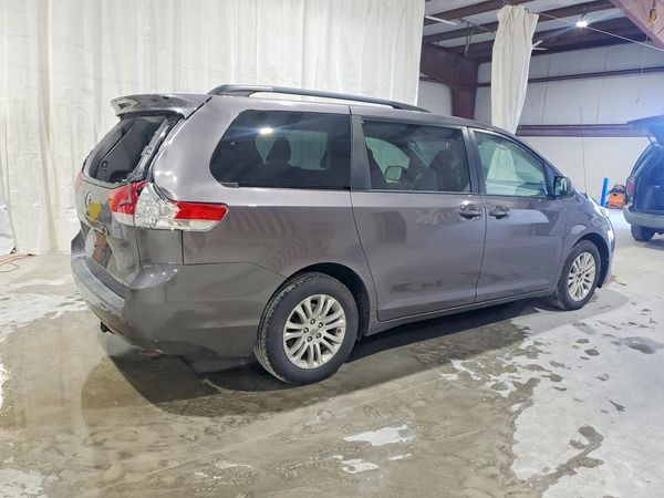 2014 TOYOTA SIENNA