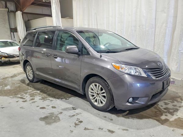 2014 TOYOTA SIENNA