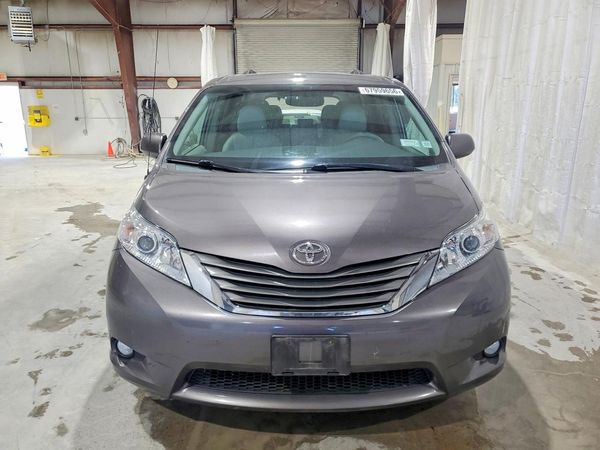 2014 TOYOTA SIENNA
