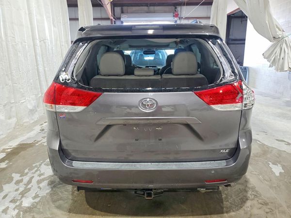 2014 TOYOTA SIENNA