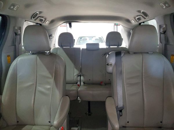 2014 TOYOTA SIENNA
