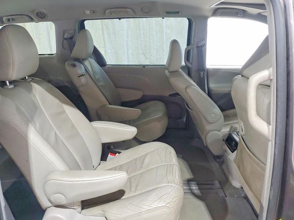 2014 TOYOTA SIENNA