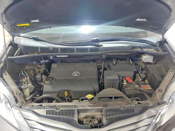 2014 TOYOTA SIENNA