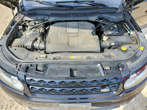 2017 LAND ROVER RANGE ROVER SPORT — Engine bay