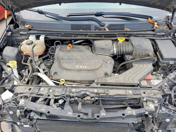 2018 CHRYSLER PACIFICA — Engine bay