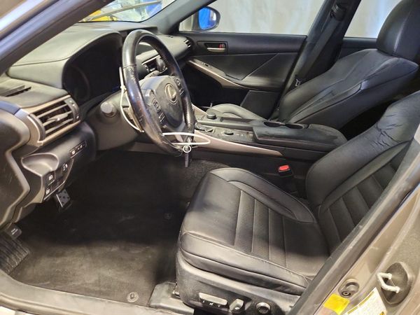 2017 LEXUS IS