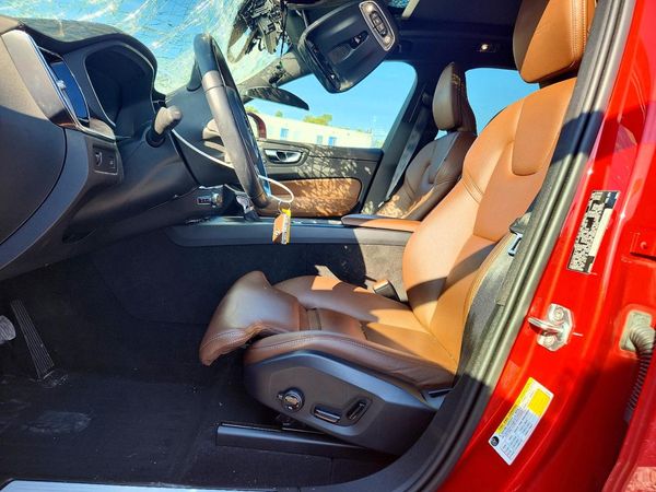 2020 VOLVO XC60 Inscription